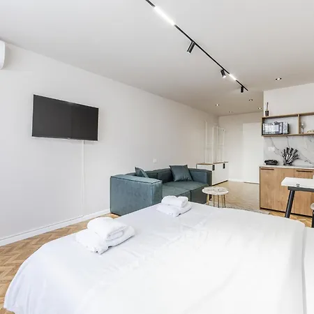 Cozy - Serenitas 2 By Pikhost Τίρανα